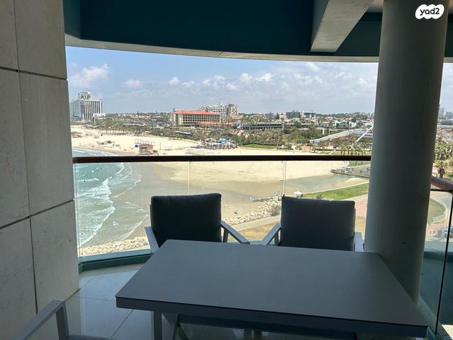 דירה, הרצליה