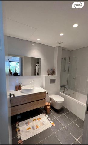 דירה, הרצליה