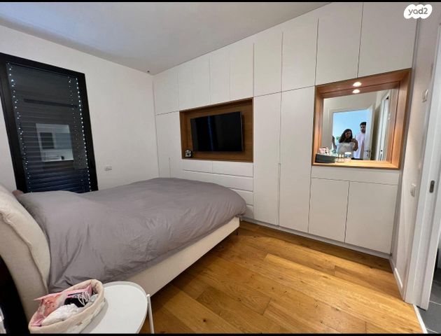 דירה, הרצליה