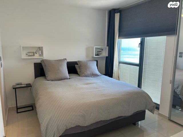 דירה, הרצליה