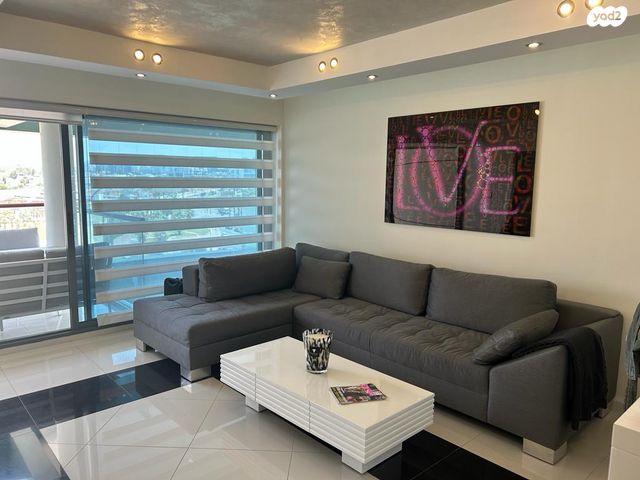 דירה, הרצליה