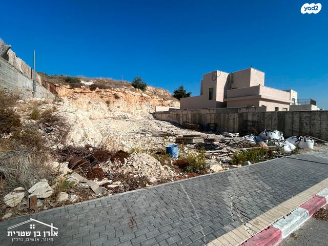 מגרשים