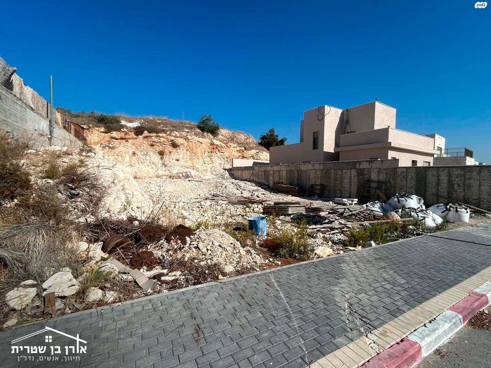 מגרשים
