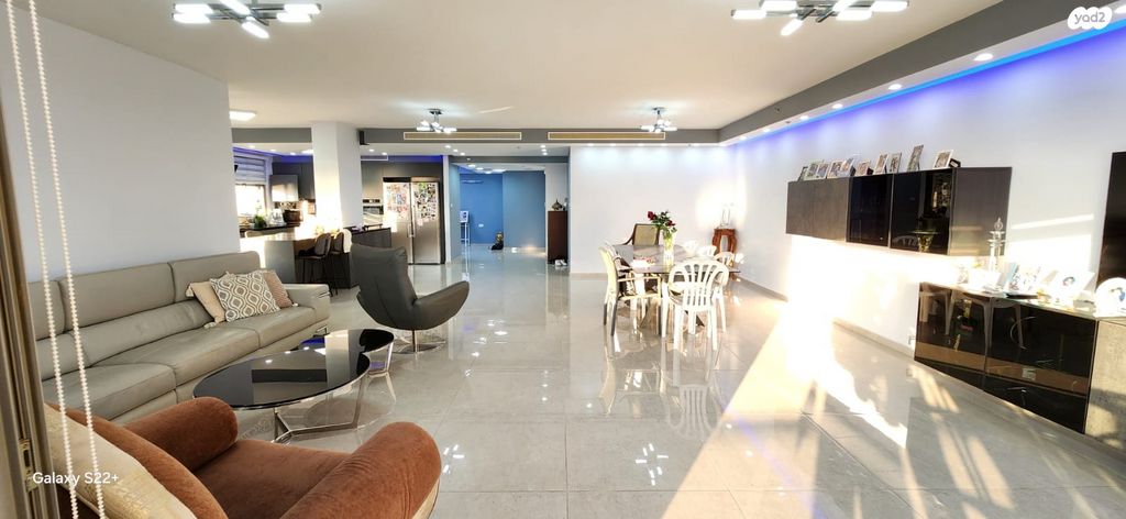 דירה, דוד רזניק 7, גלי הים, נתניה