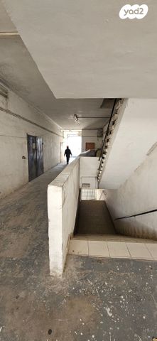 מבני תעשיה, המרכבה 25, אזור תעשיה ב, חולון