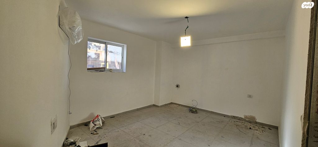 מבני תעשיה, המרכבה 25, אזור תעשיה ב, חולון