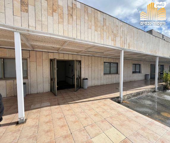 חנויות/ שטח מסחרי