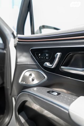 מרצדס-בנץ EQS SUV