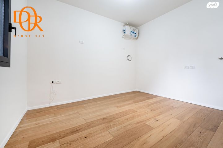 גג/ פנטהאוז, רות, חרוזים, רמת גן