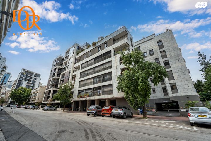 גג/ פנטהאוז, רות, חרוזים, רמת גן