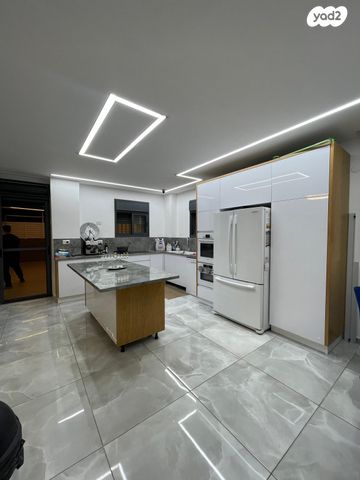 דירת גן, ז'בוטינסקי, עצמאות יוספטל, בת ים