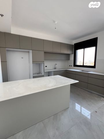 דירה, אייזיק רמבה 7, נוף הטיילת, נתניה