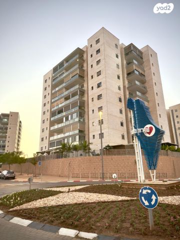 דירה, הרב בן ציון אבא שאול, הכלניות, שדרות