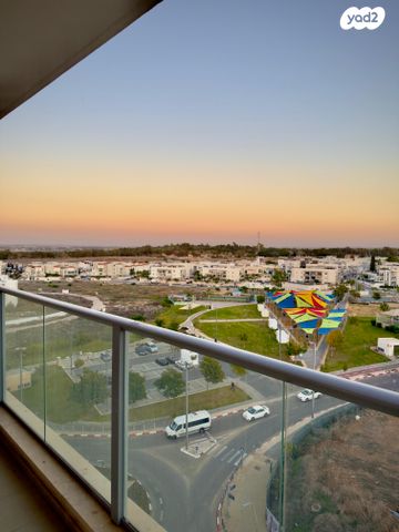 דירה, הרב בן ציון אבא שאול, הכלניות, שדרות