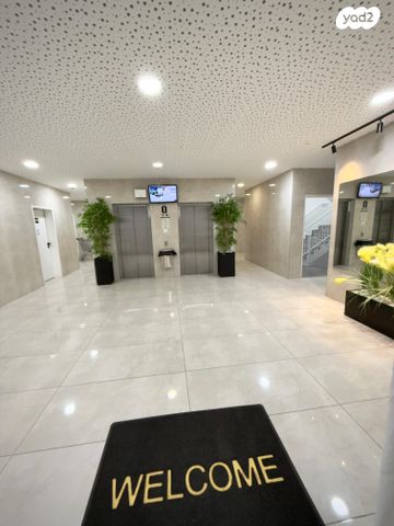 דירה, הרב בן ציון אבא שאול, הכלניות, שדרות