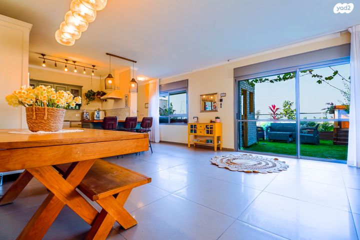 גג/ פנטהאוז, גולן, אלפי מנשה