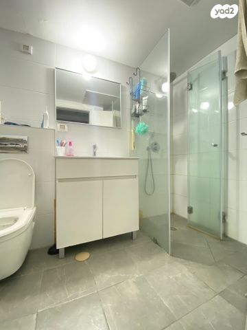 דירה, יעקב דורי, נאות שמיר, רמלה