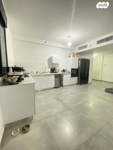 דירה, יעקב דורי, נאות שמיר, רמלה