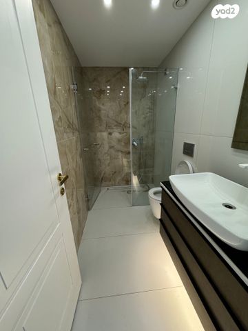 דירה, הרצליה