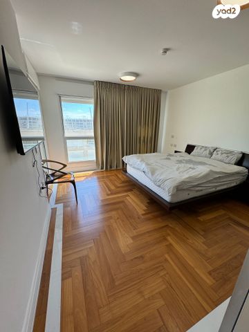 דירה, הרצליה