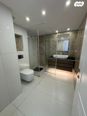 דירה, הרצליה