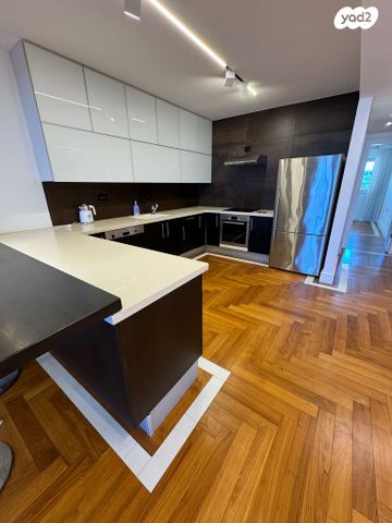 דירה, הרצליה