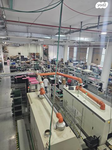 מבני תעשיה, מפעלי נחם הר טוב