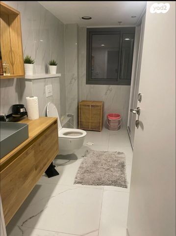 דירה, עפרה חזה, משכנות האומנים, קרית מוצקין