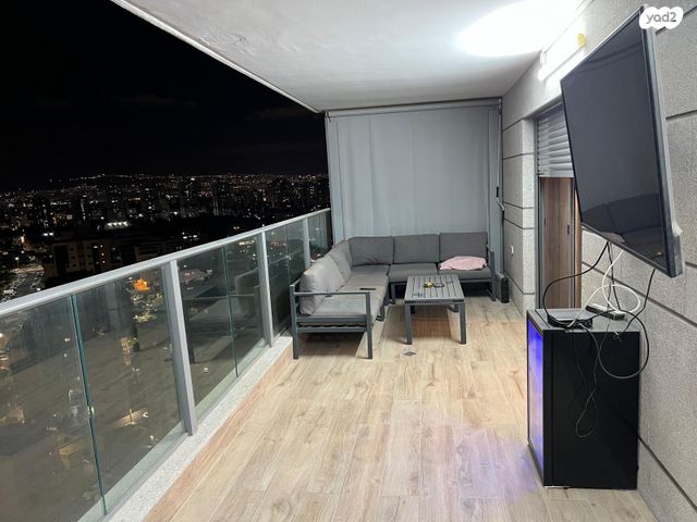 דירה, עפרה חזה, משכנות האומנים, קרית מוצקין