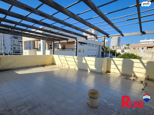 גג/ פנטהאוז, אלחריזי 24, גרין ועם, חולון