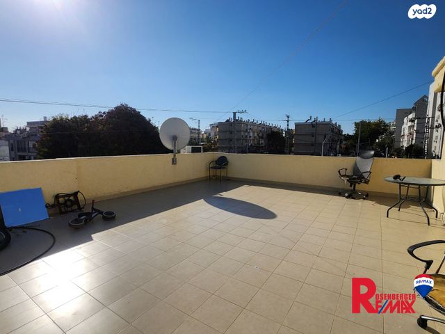 גג/ פנטהאוז, אלחריזי 24, גרין ועם, חולון