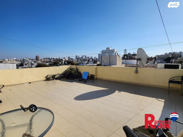 גג/ פנטהאוז, אלחריזי 24, גרין ועם, חולון