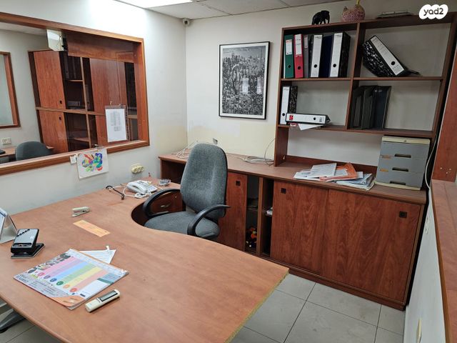 משרדים, קרית ביאליק