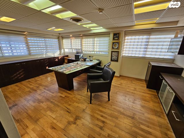 משרדים, קרית ביאליק