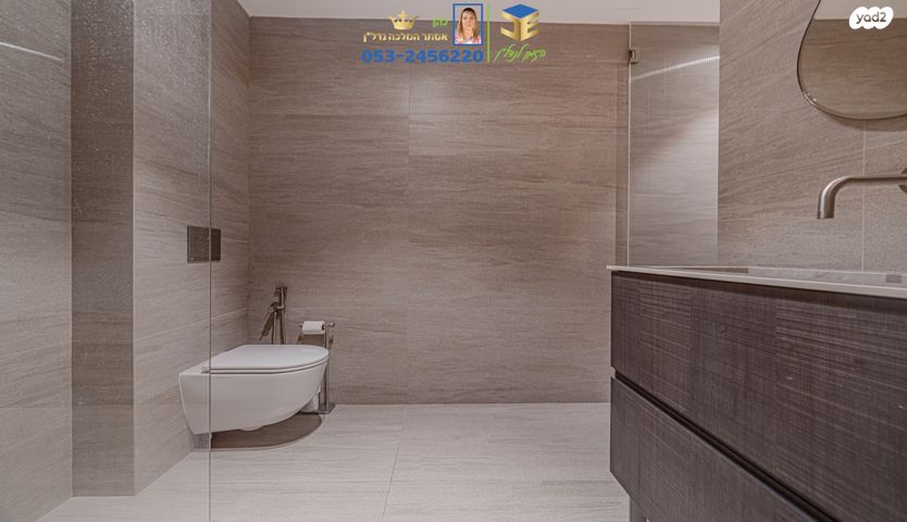 גג/ פנטהאוז, שיר השירים, גן יבנה מערב, גן יבנה