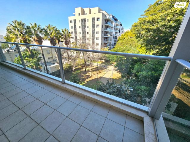 הרצליה הירוקה, נווה עובד