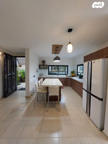 דו משפחתי, יובלים, אלפי מנשה