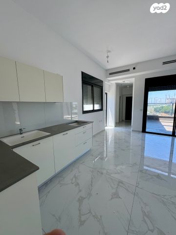 גג/ פנטהאוז, יורדי הסירה 4, רובע ב', אשדוד