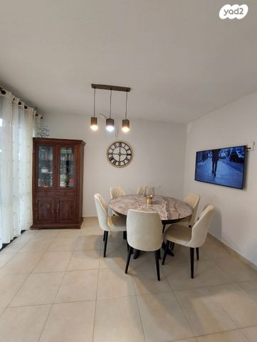 דו משפחתי, יובלים, אלפי מנשה