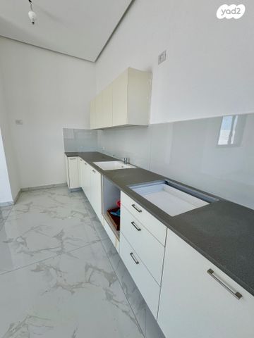 גג/ פנטהאוז, יורדי הסירה 4, רובע ב', אשדוד