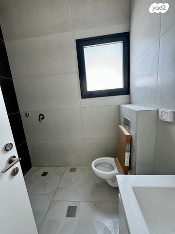 יורדי הסירה 4