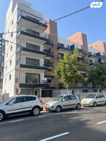 יוסף אהרונוביץ' 22