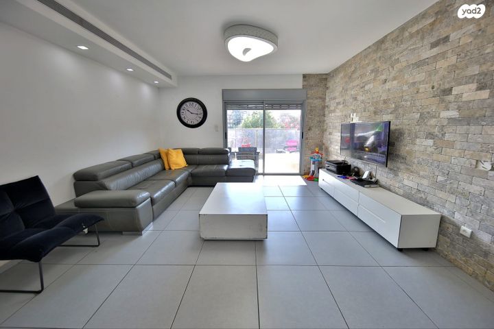 דירה, חומה ומגדל, קרית חיים מזרחית, חיפה