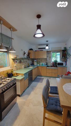 דו משפחתי, בת חפר