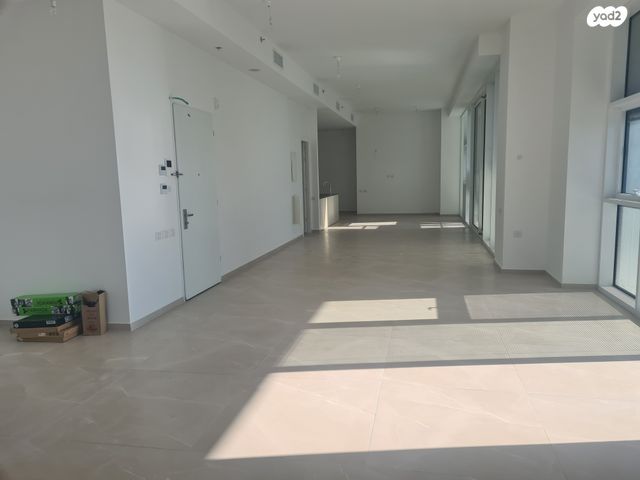 גג/ פנטהאוז, אריאל שרון 10, סיטי, גבעתיים