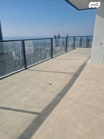 גג/ פנטהאוז, אריאל שרון 10, סיטי, גבעתיים