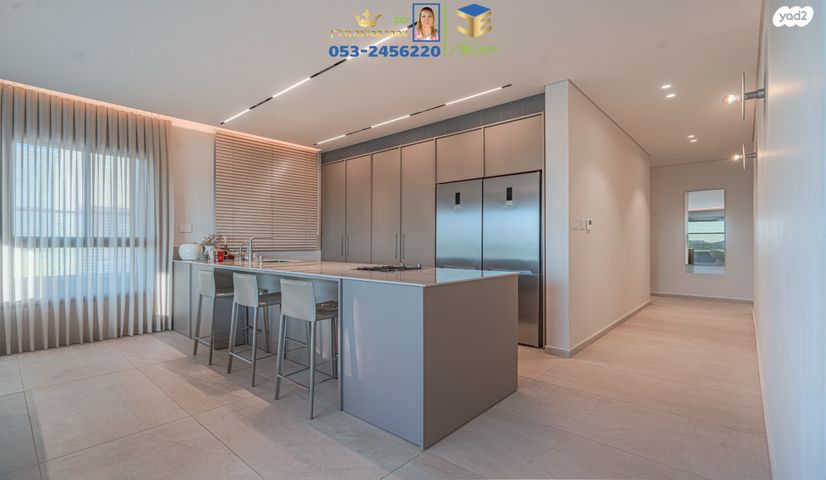 גג/ פנטהאוז, שיר השירים, גן יבנה מערב, גן יבנה