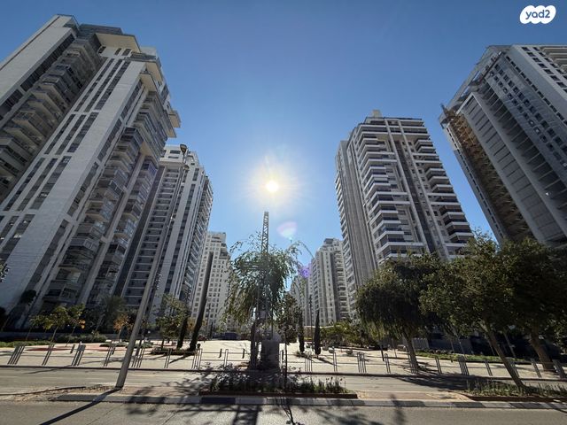 דירה, יעקב פיכמן 5, קרית אילון, חולון