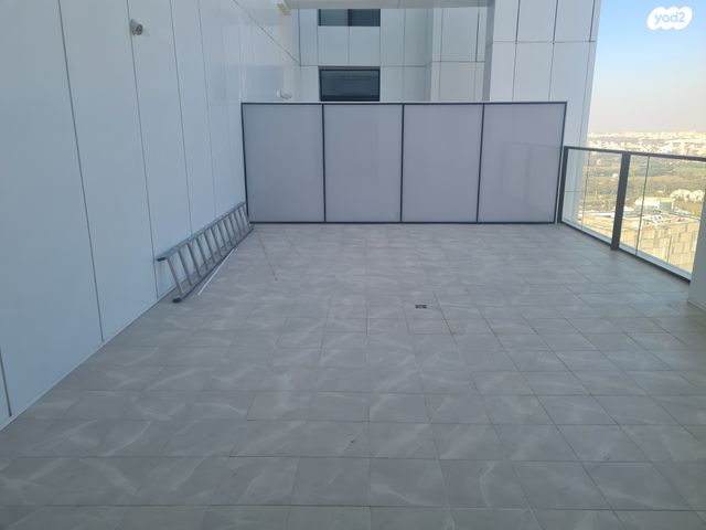 גג/ פנטהאוז, אריאל שרון 10, סיטי, גבעתיים