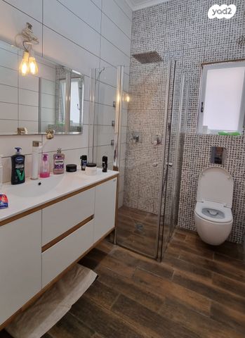 דו משפחתי, להבות חביבה